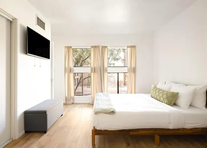 Midtown Retreat-Pet Friendly