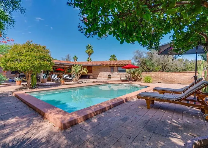 Southwest Gem-Pool & Mountain Views