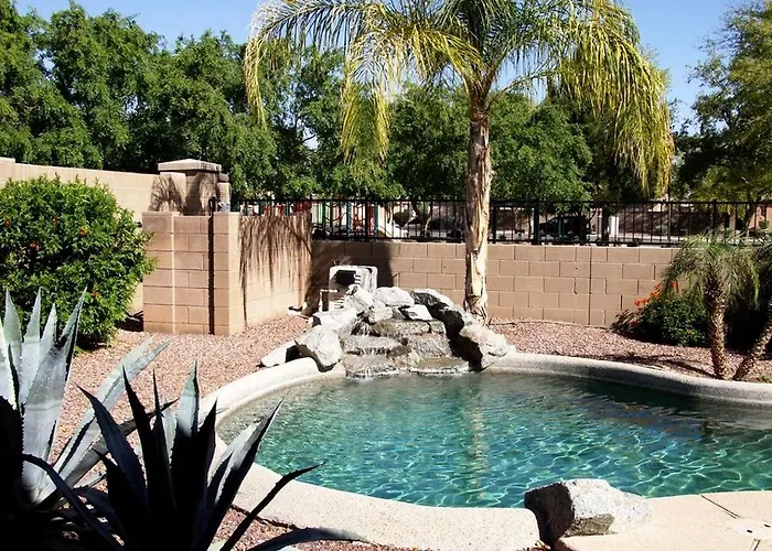 Luxurious Vacation Rental With Beautiful Backyard And Private Pool Near Phoenix, Arizona