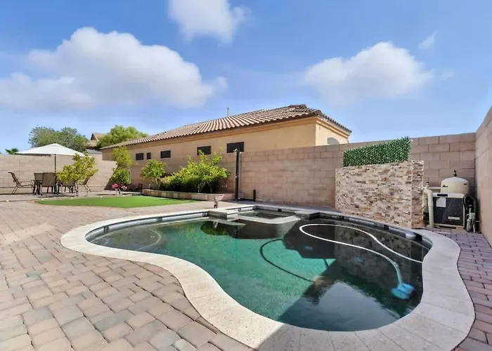 Desert Solace Retreat With Pool And Spa