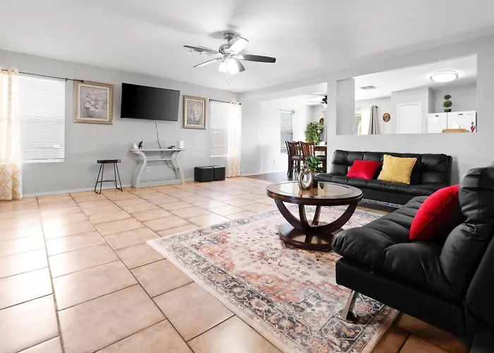 Group Home Near Stadium Sleeps 14
