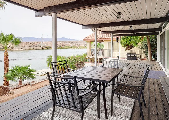 Colorado River Family Escape In Bullhead City