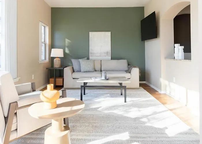 Landing Modern Apartment With Amazing Amenities