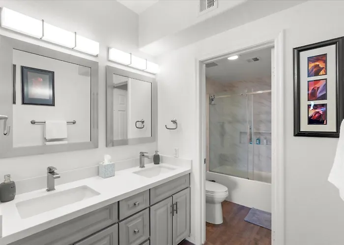 Luxury Tempe Escape Near Town Lake & Mill Ave
