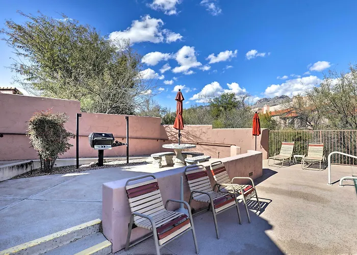 Tucson Area House W/ Pool Access & Mountain Views!