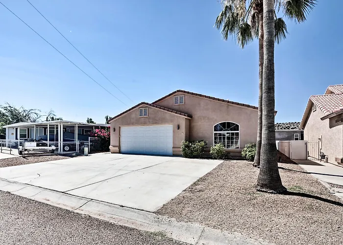 Sun-Soaked Colorado River Haven - Walk To Beaches!