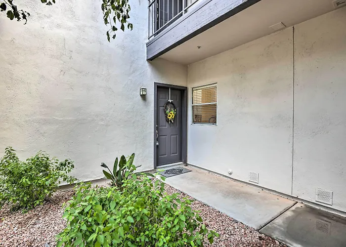 Bright Scottsdale Condo W/ Patio: 8 Mi To Old Town