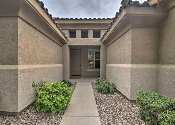 Spacious Surprise Home: 6 Mi To Wildlife World Zoo