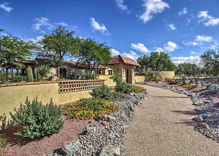 Luxe Tucson Vineyard Home W/ Views & Fire Pit