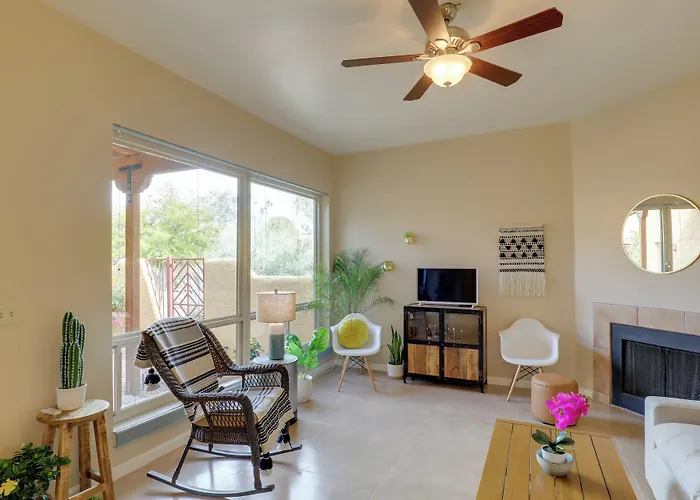 Tucson Townhome: 11 Mi To Dtwn - Long-Term Stays!