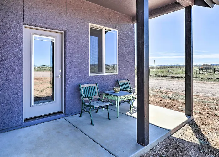 Modern Elgin Home Walk to Wineries&Pets Welcome