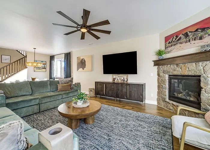 Modern Flagstaff Retreat W/ Fire Pit & Ev Charger!