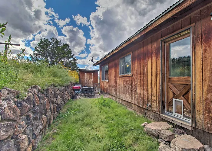 Peaceful Ranch Cabin, 3 Mi To Becker Lake!