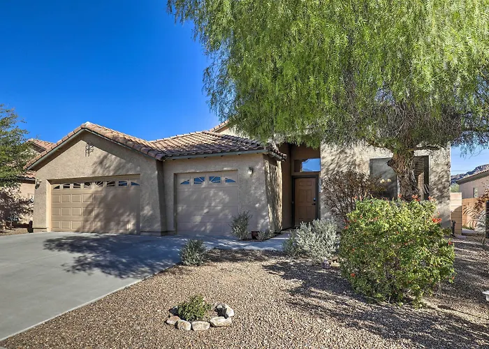 Pet-Friendly Tucson Home W/ Patio & Mountain Views