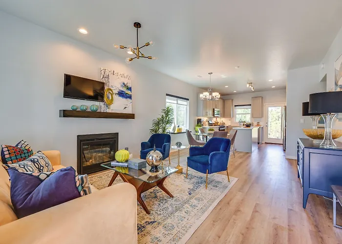 Modern Flagstaff Vacation Rental W/ 2 Living Areas