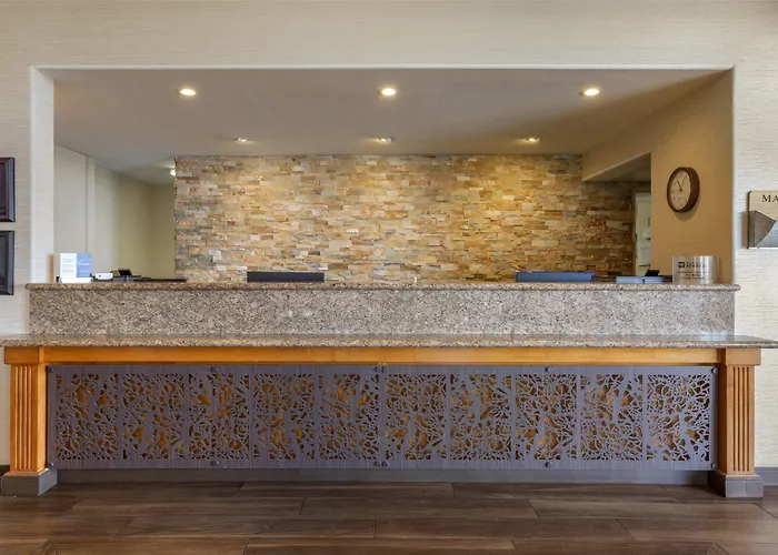 Best Western Plus A Wayfarer's Inn&Suites