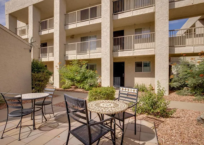 1 Mi To Old Town: Scottsdale Condo W/ Pool Access