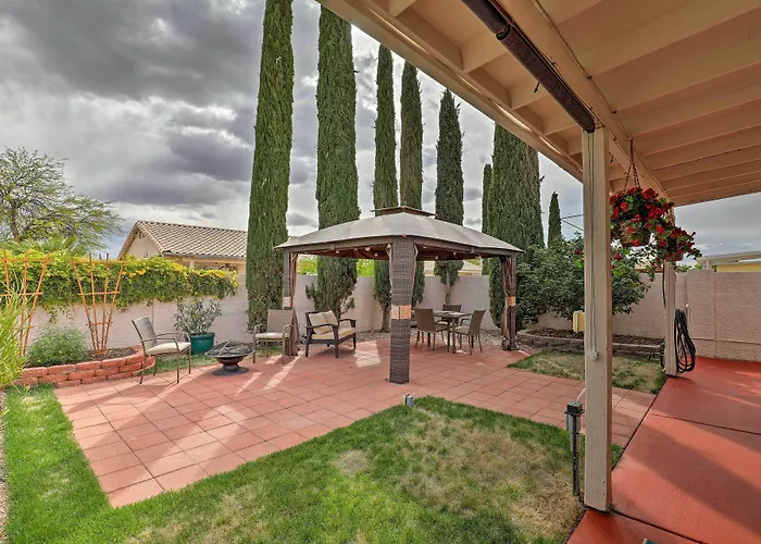 Tucson Getaway W/ Yard, Pool, Hot Tub + Gas Grill!