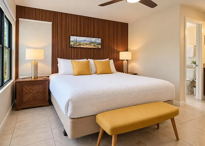 Spacious Tucson Retreat 3 King Beds Poolsspas, Mountain Views, Hikinggolf