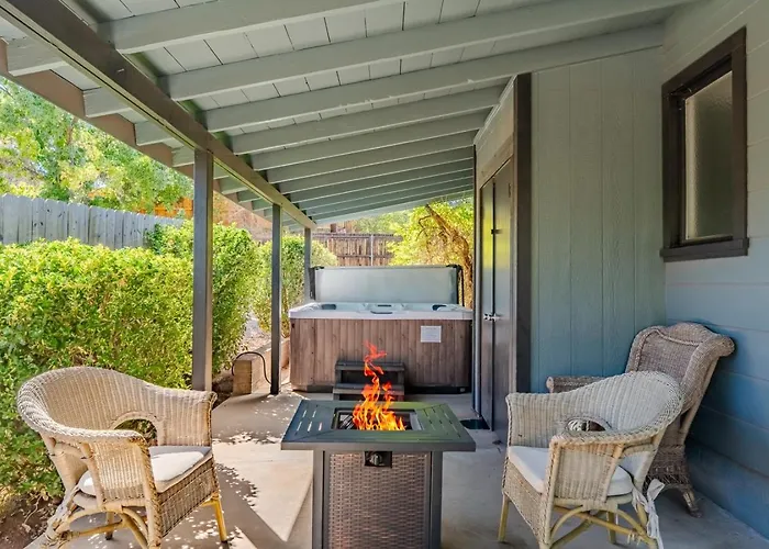 Quaint 1 Bedroom Unit With Hottub In Uptown Sedona
