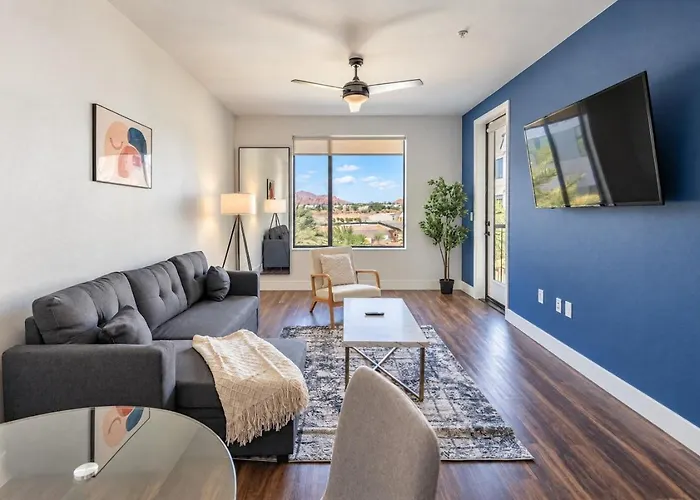 Stunning 1Bd - Pool, Gym, Parking, W-D - Sleeps 4