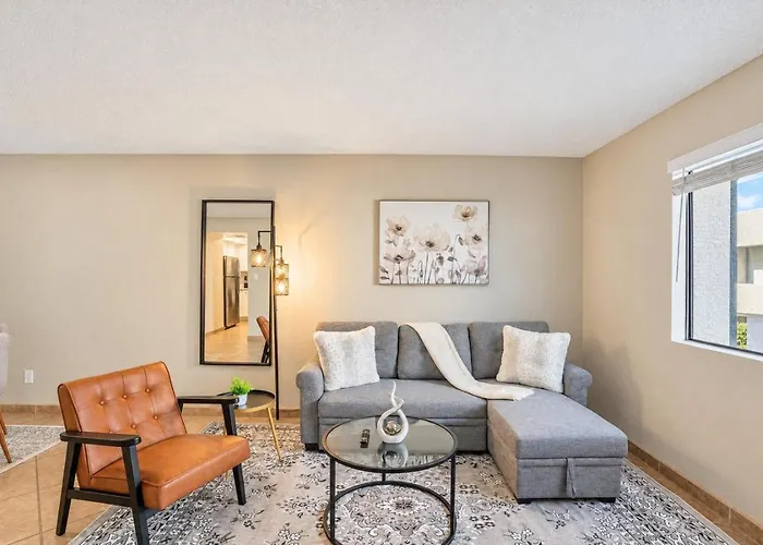 Spacious 2Bd - Parking, Gym, Pool - Sleep 8 - 5Min Casino