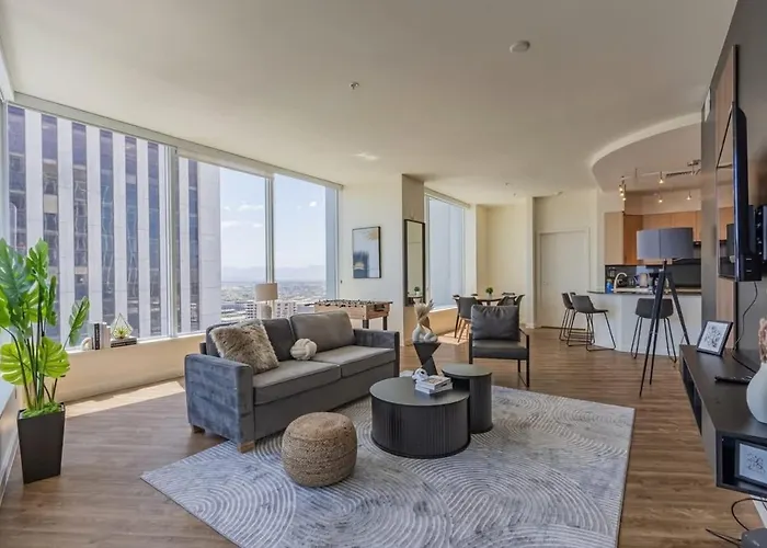 Elegant 28Th Floor High Rise, Gym, Parking, Pool, Golf