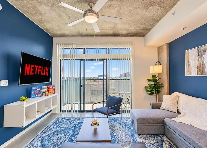 Unique 1Bd -Central Downtown - Gym, Pool, Parking