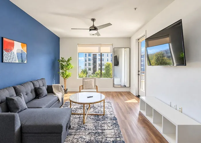 Chic 1Bd - Pool, Gym, Parking, W-D - Sleeps 4