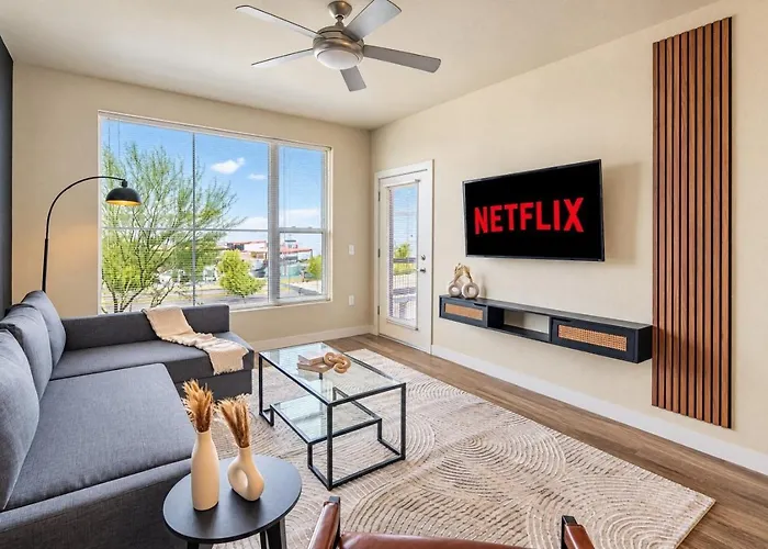 Trendy 2Bd Gym Pool Parking Wd Sleeps 8