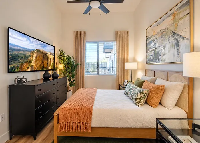 Walk To Kierland Heated Pool, Golf & Rooftop Views