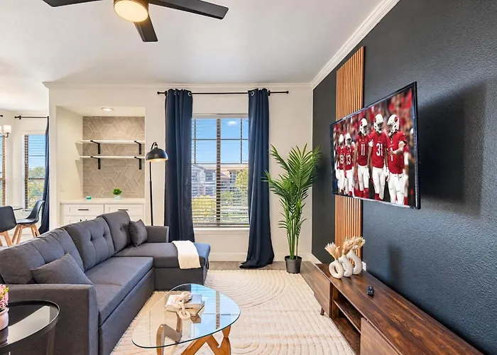 Amiable 2Bd King Bed With Pool, Hot Tub, Gym, Parking