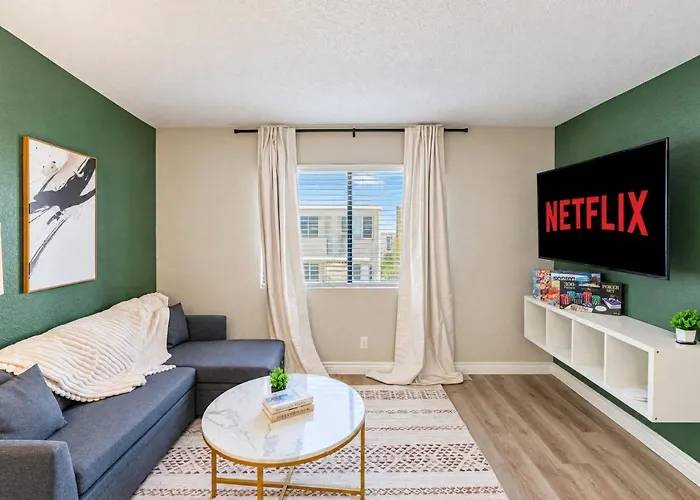 Central Location Pool Gym Balcony Parking Washer And Dryer