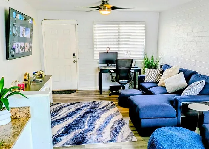 Stylish Modern Condo In Midtown, Phoenix