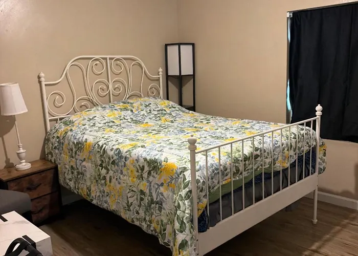 Private Room 2 In Downtown Full Kitchen And Bathroom Shared Arts Roosevelt Row Convention Center Stadiums Asu Downtown Phoenix
