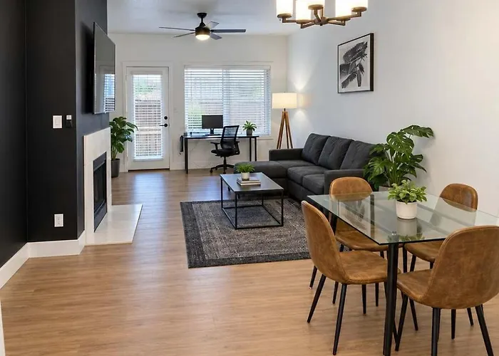 Scottsdale Retreat - 2Br Resort Condo With Pool And Gym