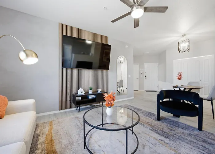 Fireplace - Pool - Lux Gym -Free Parking -Location
