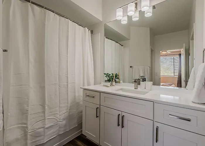 The Comfort Spot 2Bd 2Ba Pool & Gym