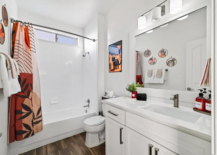 Serene Luxe 2Br 2Ba Pool Gym Free Parking K1