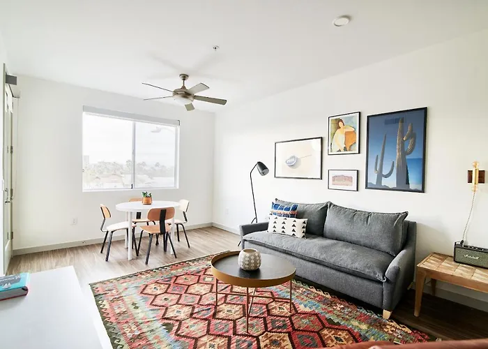 Airy Midtown Suites By Sonder