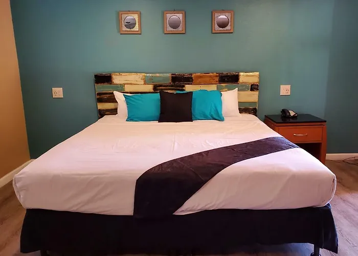 PineCrest Inn&Suites