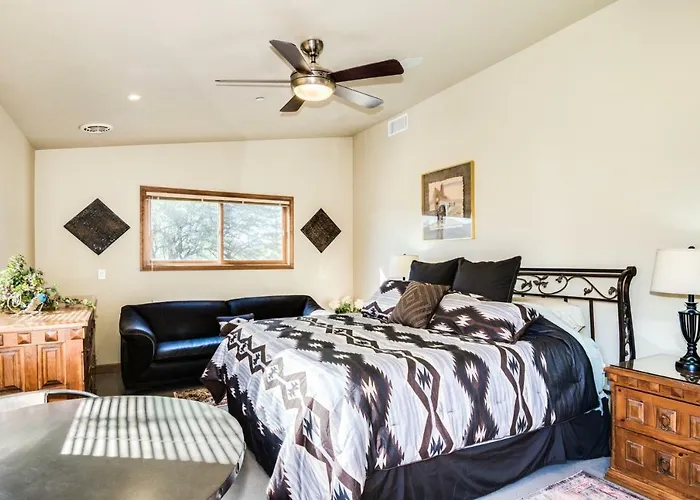 Cave Creek Convenience With Private Entrance