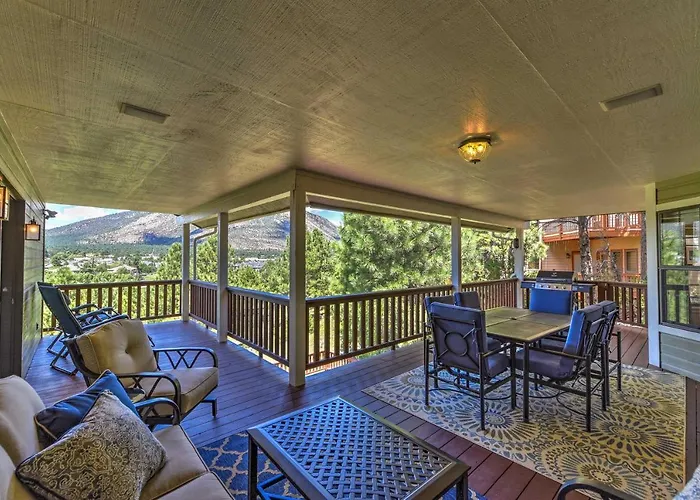 Upscale Flagstaff House with Hot Tub, Deck&Mtn Views!