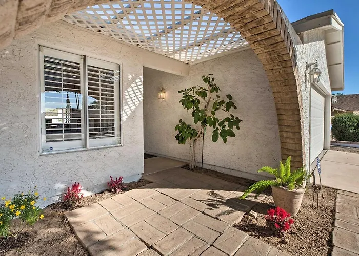 Quiet Desert Refuge with Mtn Views - Walk to Trails!