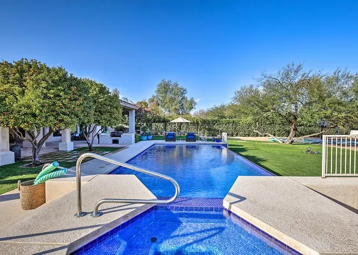 Lavish Paradise Valley Home W/ Sports Court & Pool