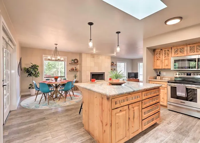 Red Rock Views: Modern Sedona Home