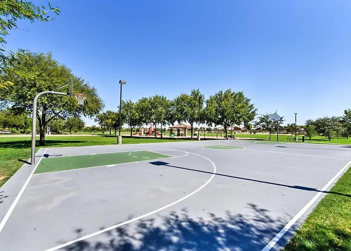 Spacious Home W/ Heated Pool In Litchfield Park!