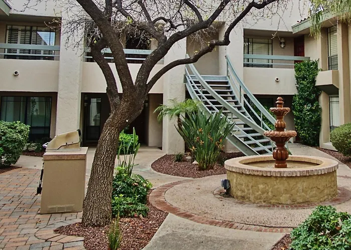 Walk To Fashion Park! Phoenix Abode W/ Pool Access