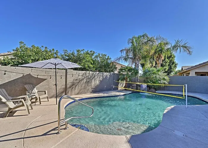 Heated Pool, Fire Pit & Game Room: Surprise Home