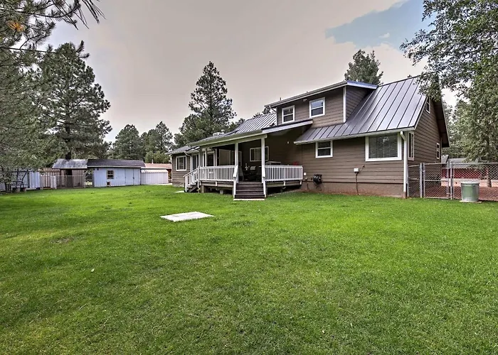 Game Room, Yard, Deck & Fireplace: Lakeside Home